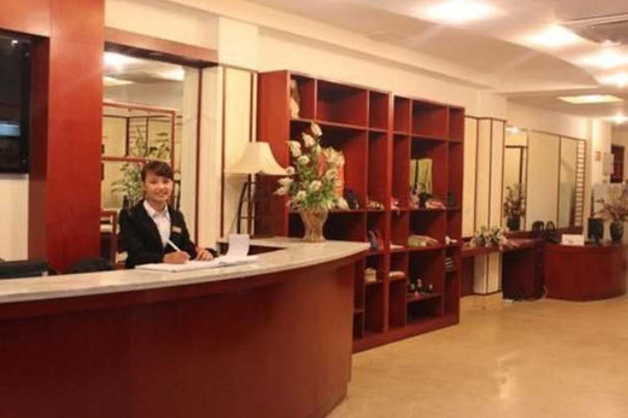 A25 Hotel - 46 Chau Long Hanoi Exteriör bild